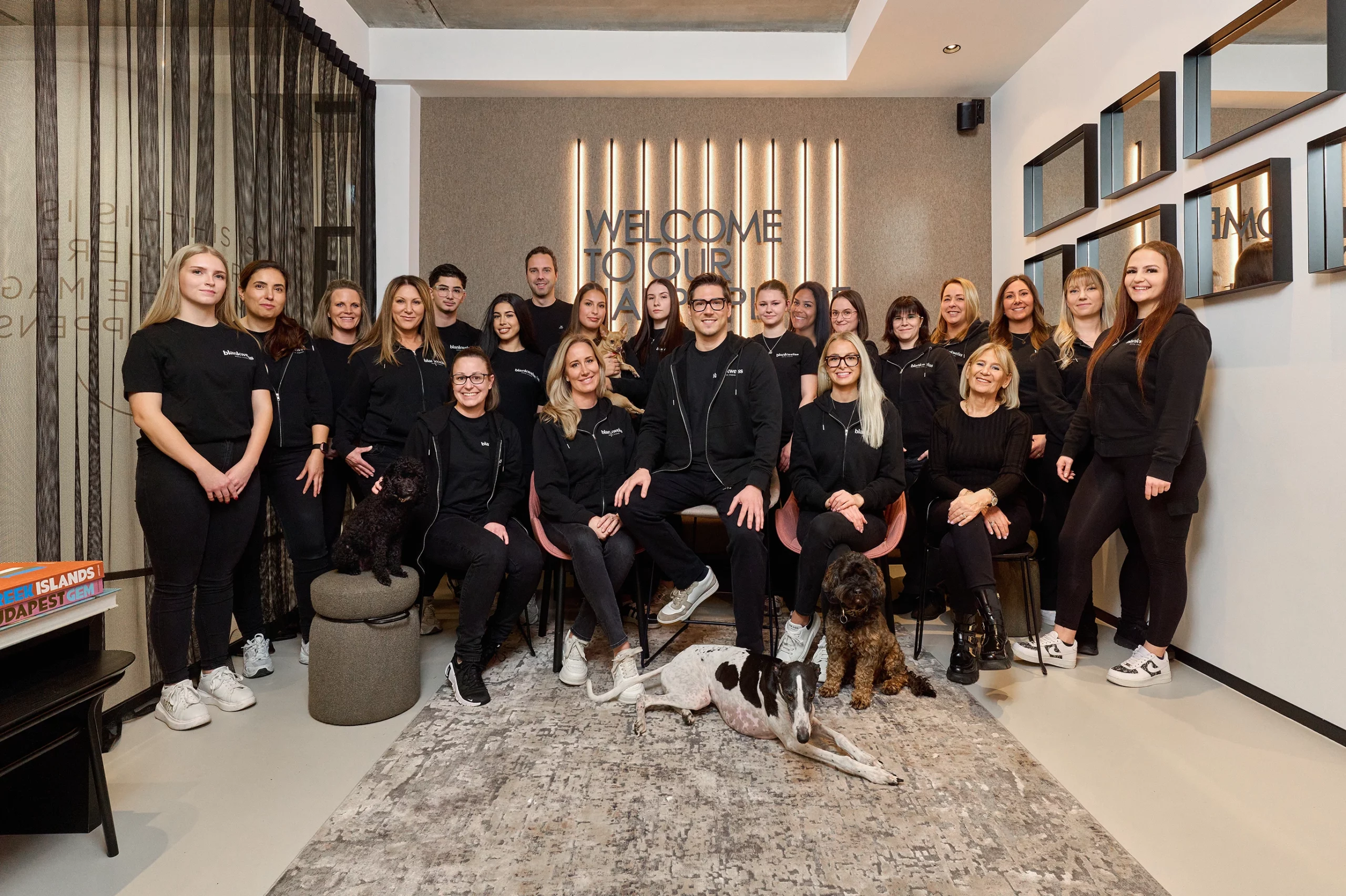 Das blankweiss Team im dental studio in Frechen